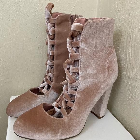 Just Fab Suede Ankle Boots. Mauve color. Sz 8. - Picture 3 of 11